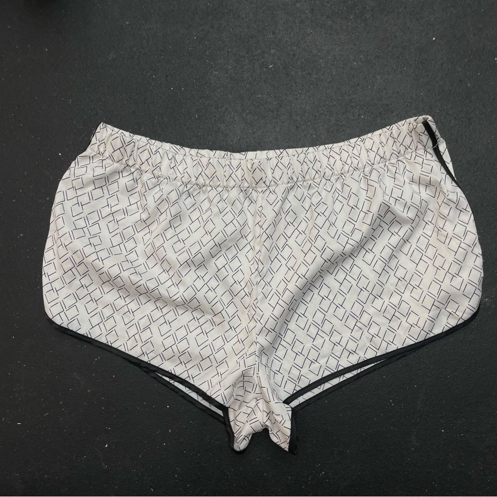 Victoria’s Secret Short size womens Medium